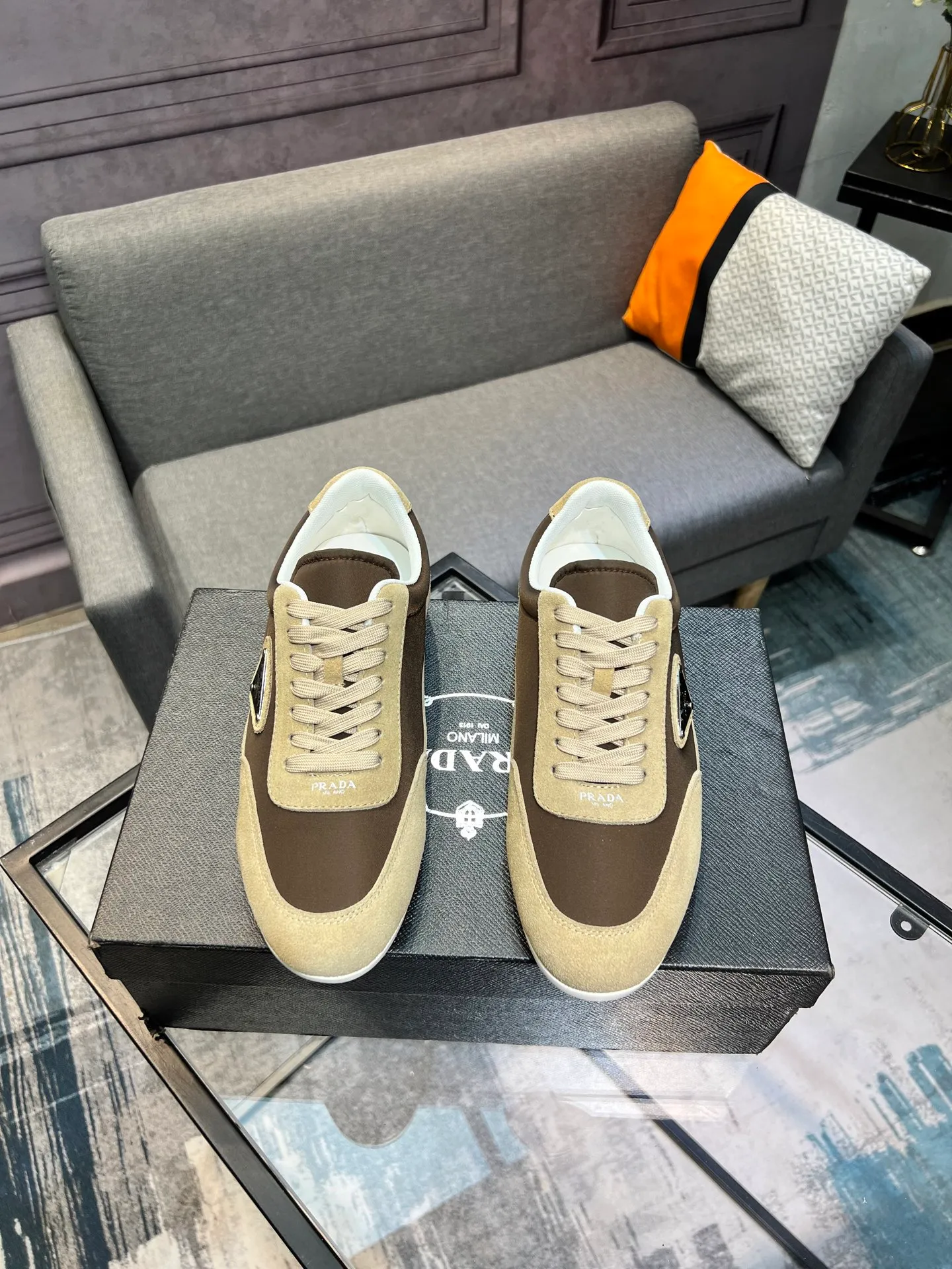 Men's shoes 💰440 PRADA (Prada) uses original cow suede, genuine leather lining, original foam wear-resistant soft outsole, casual sports version, young fashion, European and American trend, British style, actual picture color. Standard code: Men’s size 38/44 (45 can be customized)